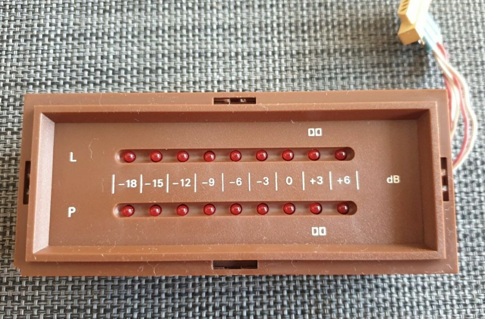 Etiuda 411d magnetofon Unitra Diora wskaźnik wysterowania