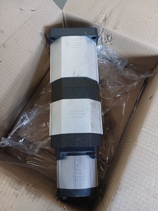 Трьохпоточний шестерний насос Caproni з камерами 50*25*14 для термопла