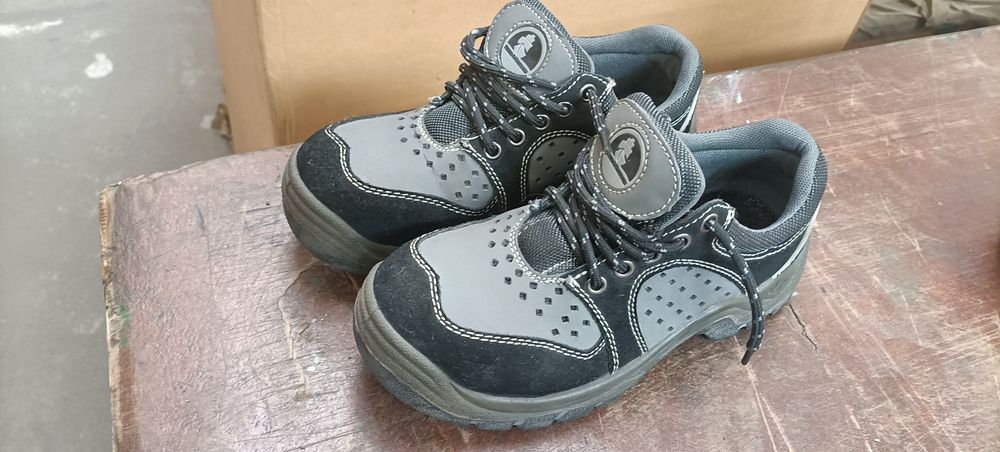 Nowe Buty obuwie robocze 36