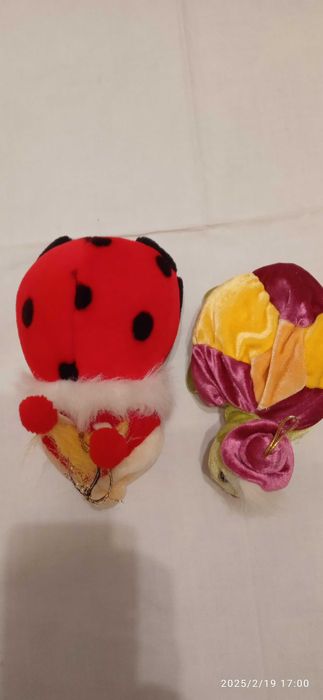 Милые божья коровка и черепаха