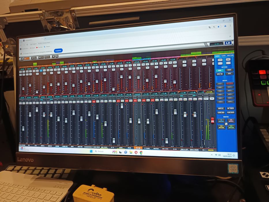 Mixer UI 24 r com board nova e computador monitor 24