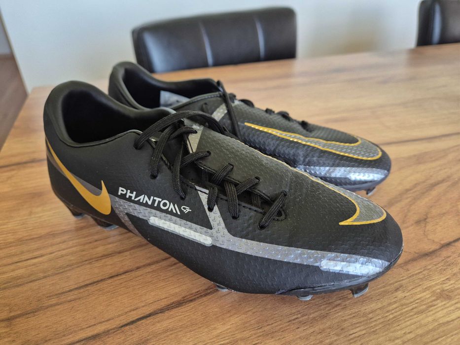Buty korki NIKE rozmiar 36, Stan bardzo dobry używane jeden sezon