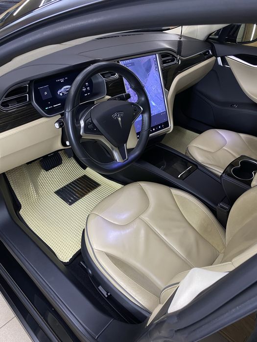 Tesla S 2014г  супер состояние