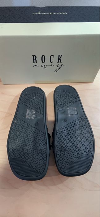 Chinelos Rock Away em preto