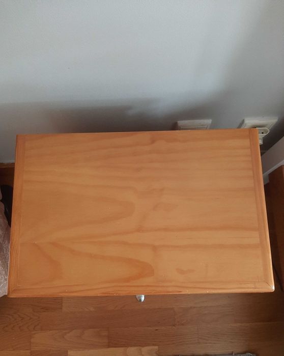 Quarto de criança - Cama, cómoda e mesa cabeceira