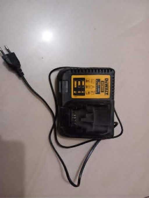 Ładowarka dewalt DCB115
