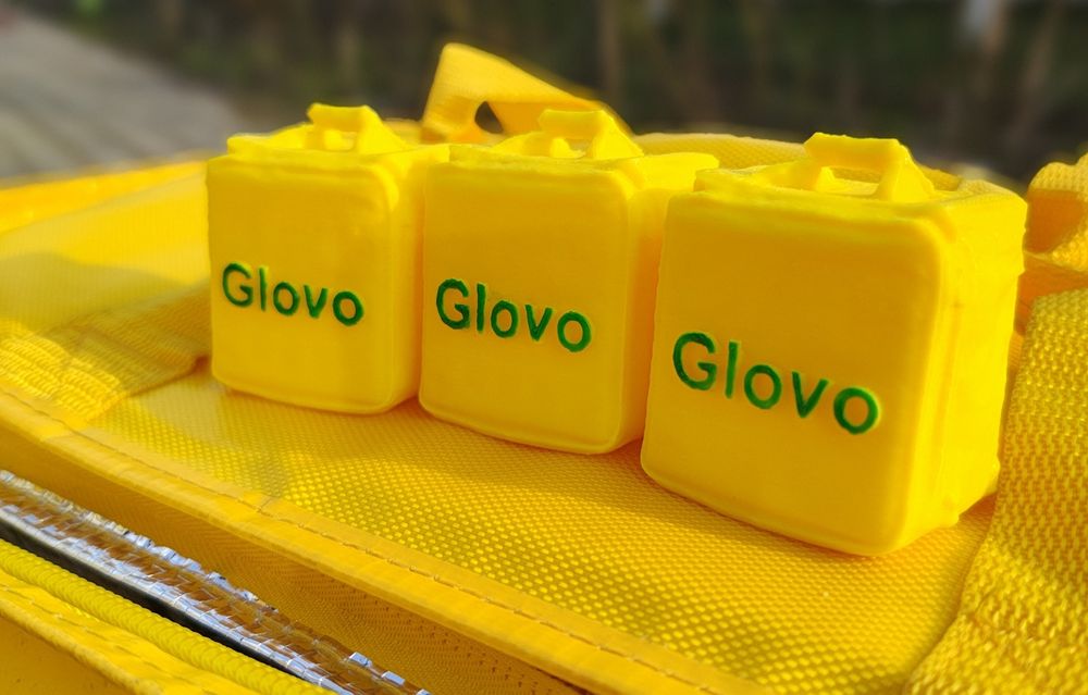 Брелок у вигляді сумки Glovo