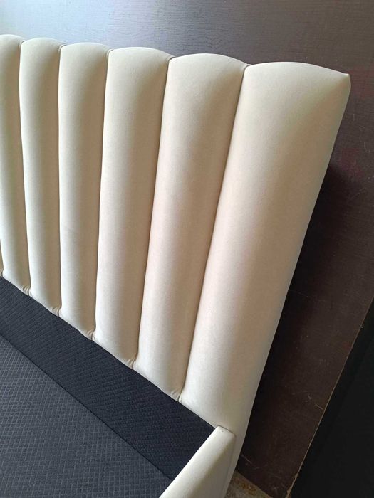 Łóżko tapicerowane półwałki sypialnia panele welur stelaż