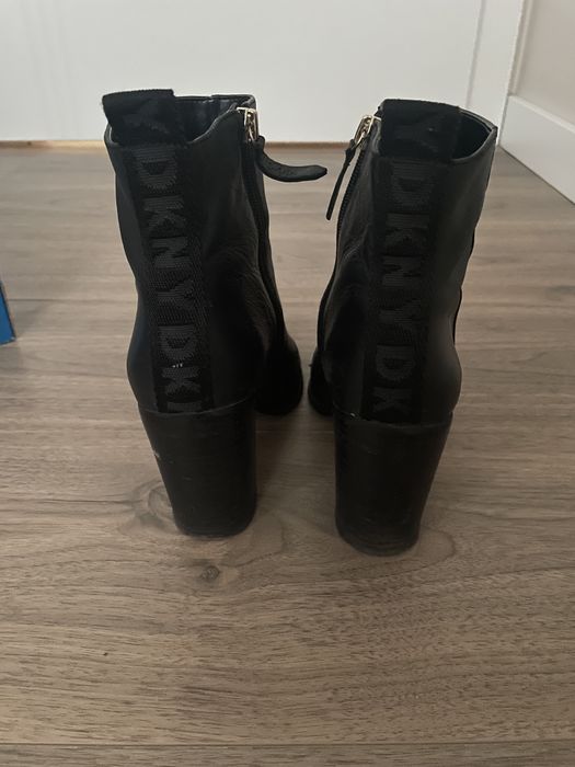 Buty na jesień DKNY