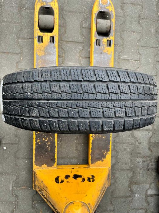 Opona zimowa Hankook RW06 205/70 R15C 106/104R DOT18 #3830