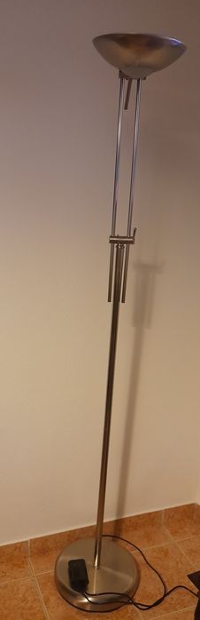 Candeeiro de pé alto "Gillamp"