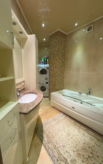 Просторная 3-комнатная квартира, Музкомедия