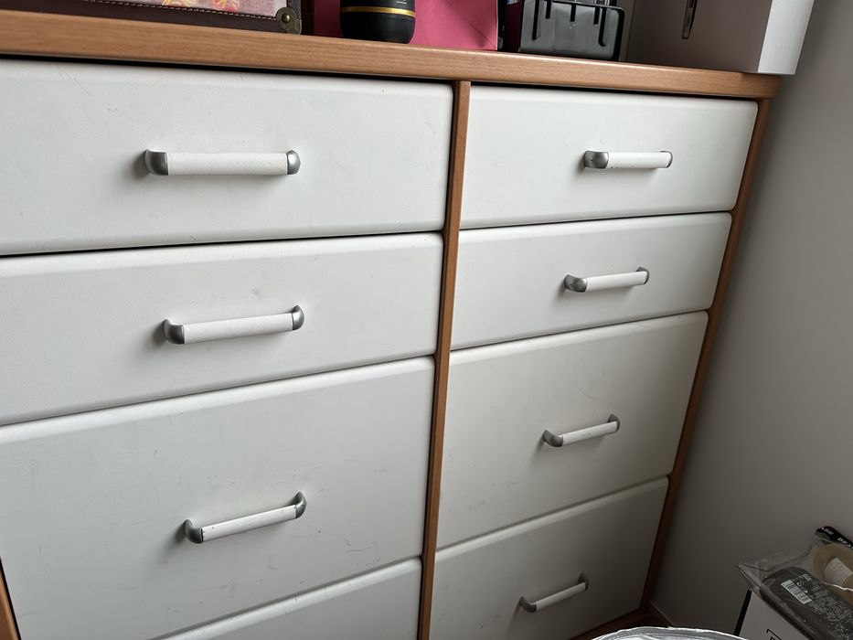 Comoda cor madeira e branco