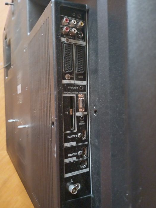 Witam serdecznie państwa mam na sprzedaż tv LCD marki sharp.