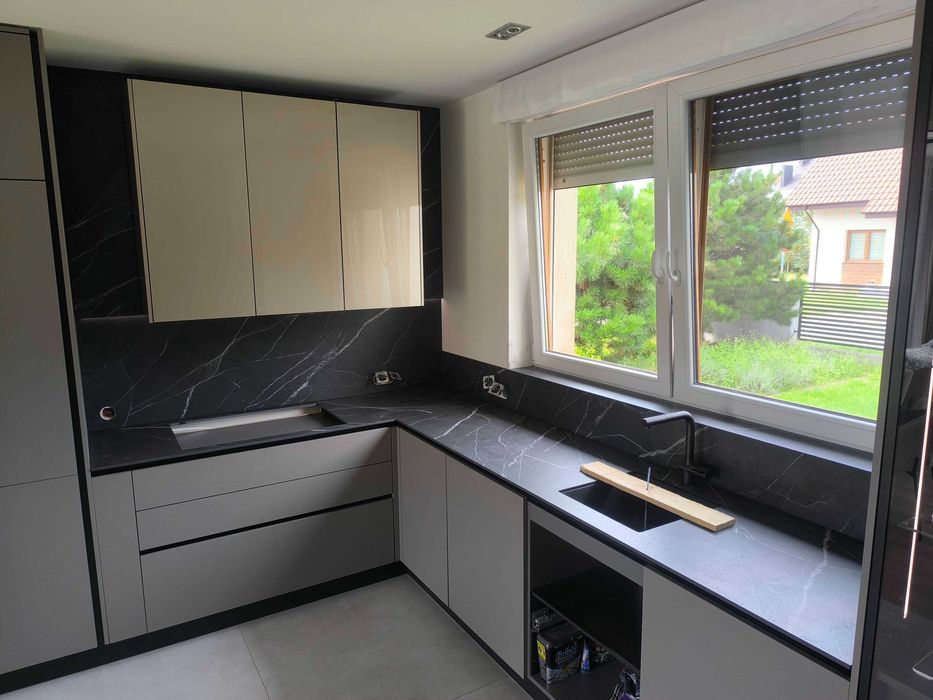 Blaty kuchenne, schody, kominki, parapety [KONGLOMERAT, GRANIT, SPIEK]
