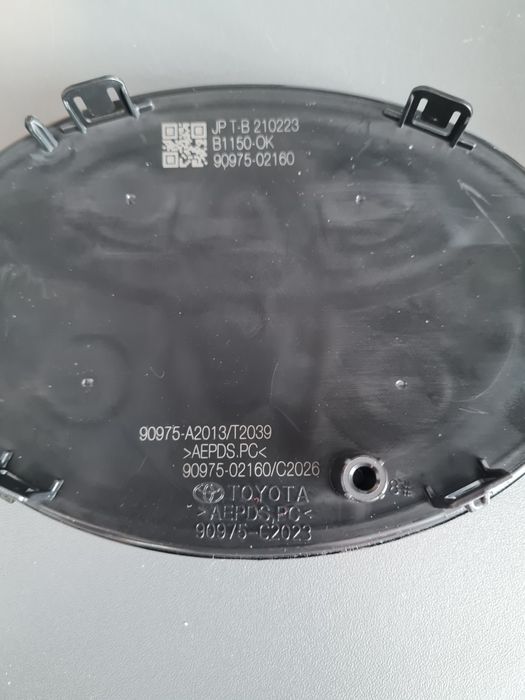 Эмблема значок Toyota Highlander C-HR Mirai  под радар  90975 02160