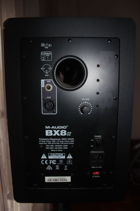 Monitores de Estúdio M-Audio BX8 D2 (par) + Suportes: Excelente Estado64729401490049124