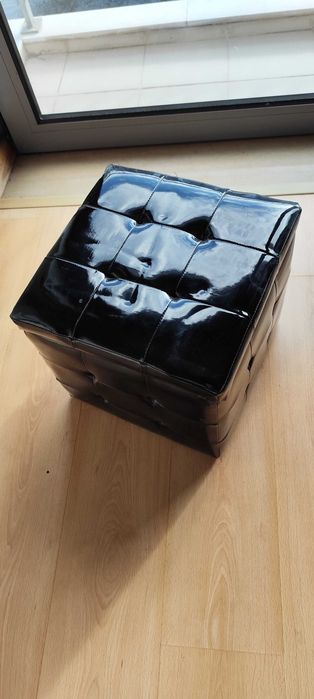 Puff quadrado com organização