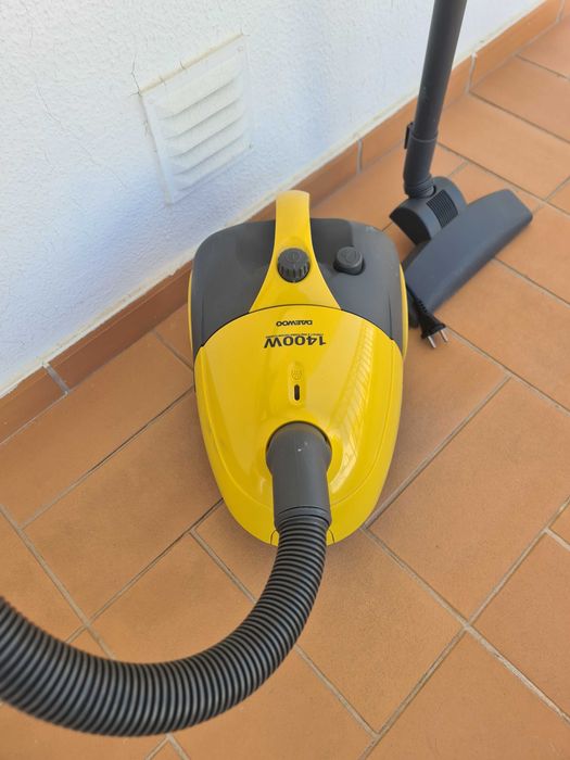 Aspirador Daewoo RC-371F 1400W Vacuum Cleaner