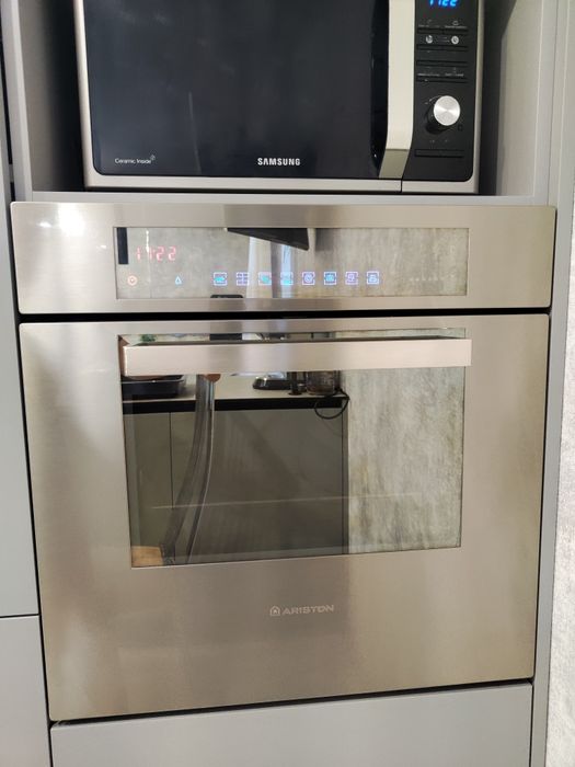 Вбудована духова шафа Hotpoint Ariston в чудовому стані