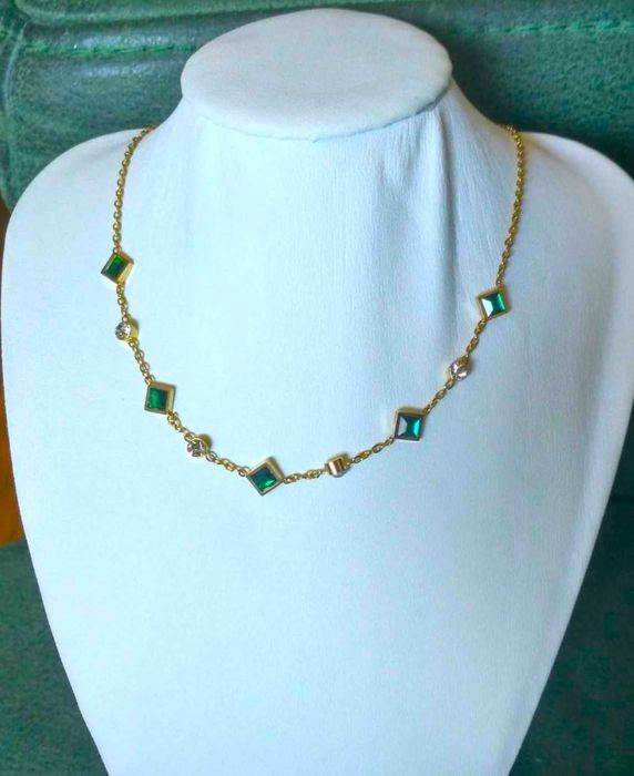 Colar Aço Dourado c/ Pedras Verdes NOVO