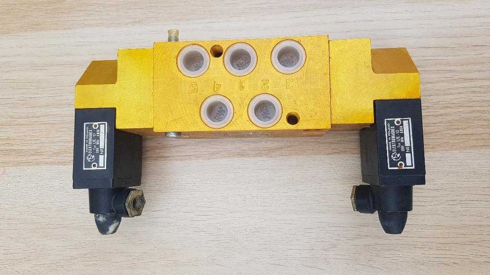 Zawór rozdzielacz pneumatyczny Predom Łucznik