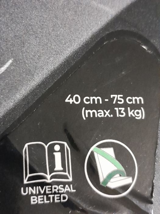 Cadeira de transporte no carro de criança