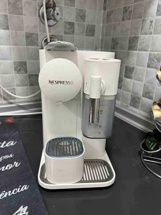 Maquina cafe Nespresso Delonghi