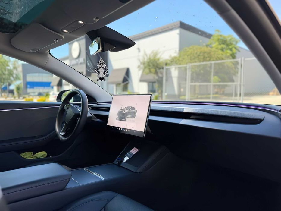 Tesla Model 3      2024