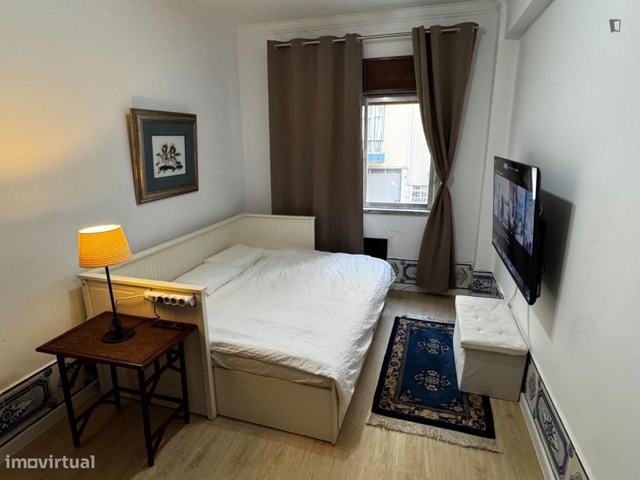 Quarto - localizado em Amadora Lisbon