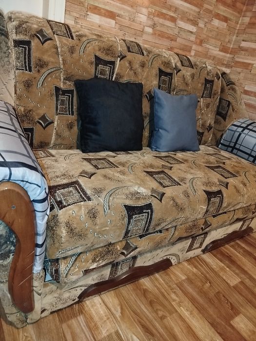 Продам диван двуспальный. Доставка.