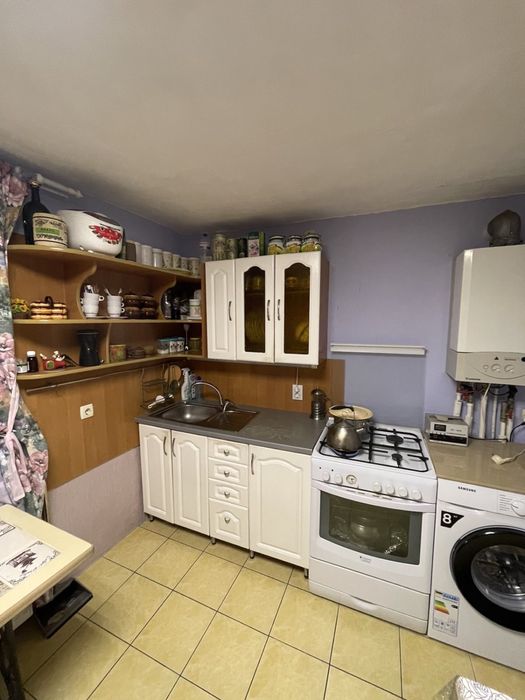 Пропонуємо до продажу капітальну частину будинку для великоі сім"і