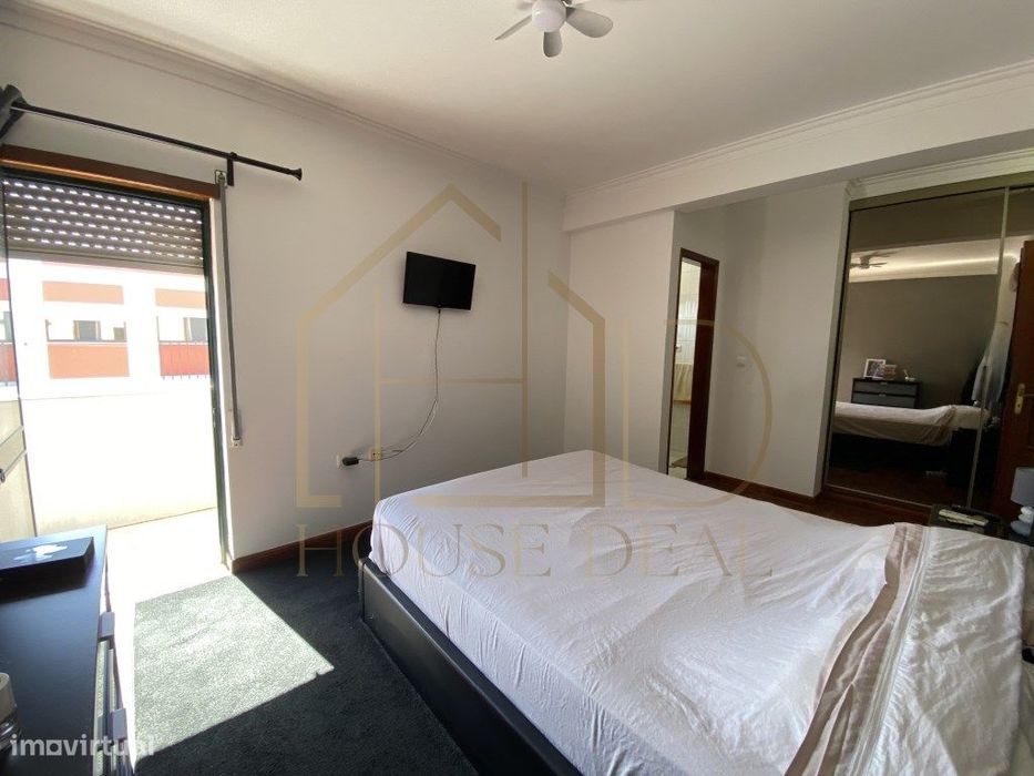 Apartamento T3 com áreas generosas no Centro da Moita