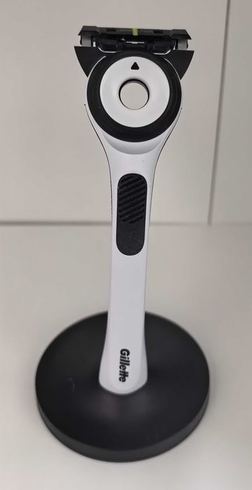 GILLETTE LABS maszynka do golenia + 2 ostrza etui podróżne