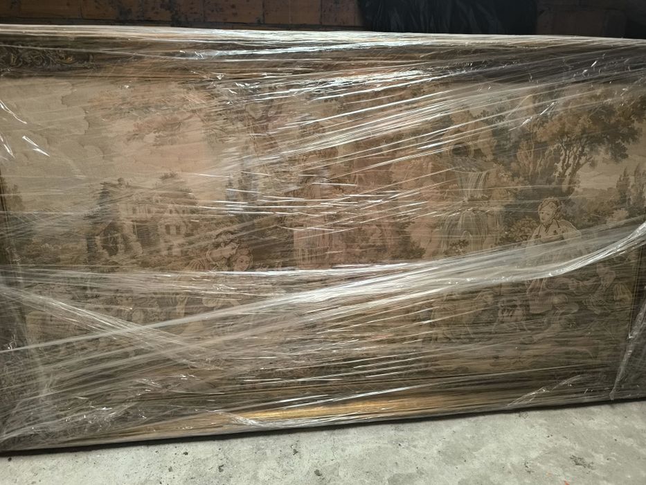 Quadro com tapeçaria Gobelin e moldura em talha dourada