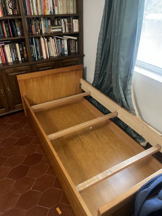 Cama solteiro com gaveta