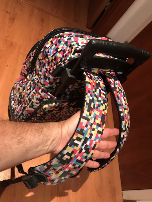 Mochilas   multiusos  com trolei e alcas para por as costas)