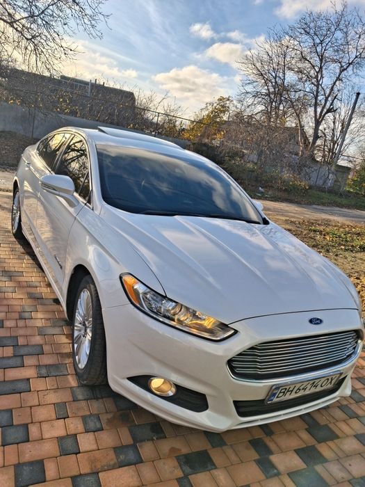 Ford fusion 2013 год.