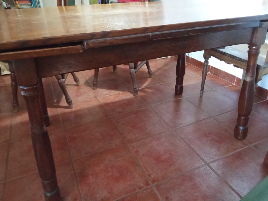 Mesa de jantar com 4 cadeiras