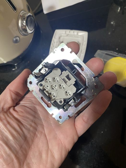 Tomada rita para felefone da legrand suno