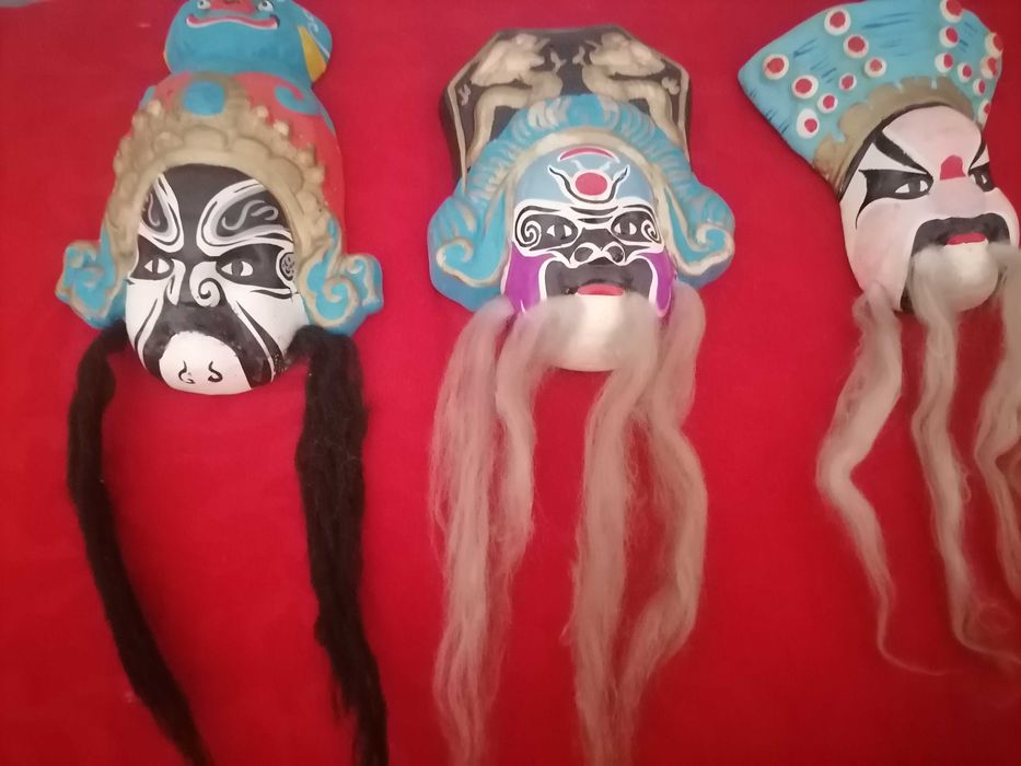 Lote de três máscaras Orientais