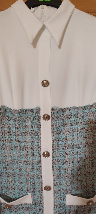 Sukienka Chanelka efektowna i elegancka.