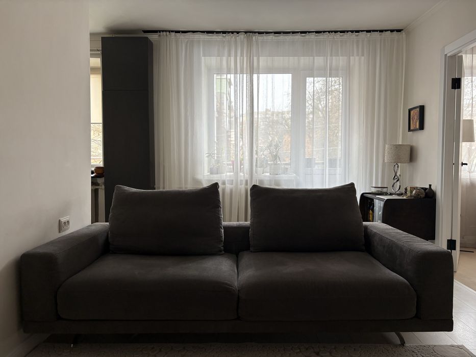 Диван сірий в ідеальному стані