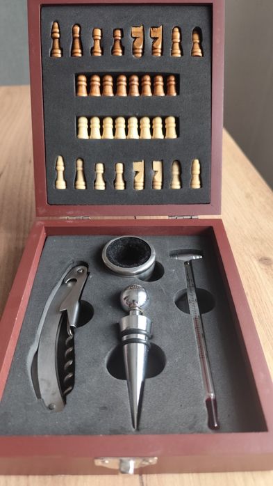 Szachy z zestawem do wina