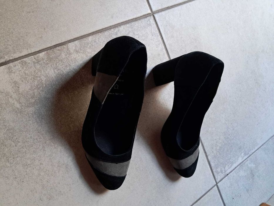 Sapatos salto alto de senhora