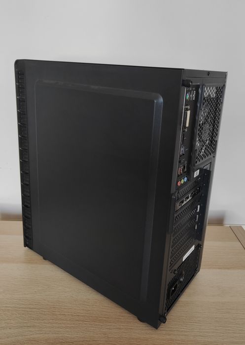 Komputer do gier [Radeon RX 6650 XT, Ryzen 5 5600, 16GB RAM, 1TB SSD]