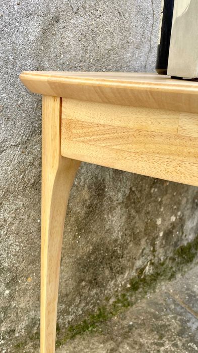 Mesa apoio retro 'Palheta de Guitarra'