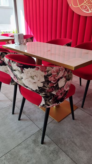 Krzesla stoliki do kawiarni restauracji cukierni 42 szt i 14 szt