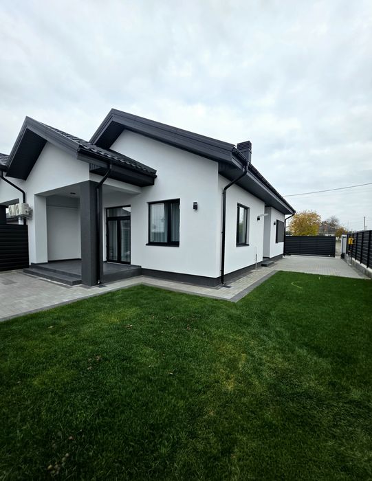 Продаж дуплекса з ремонтом в районі Військбуд