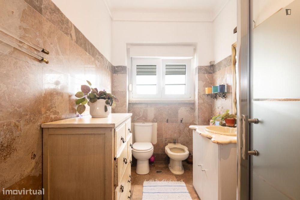 Quarto - localizado em Penha de França Lisbon